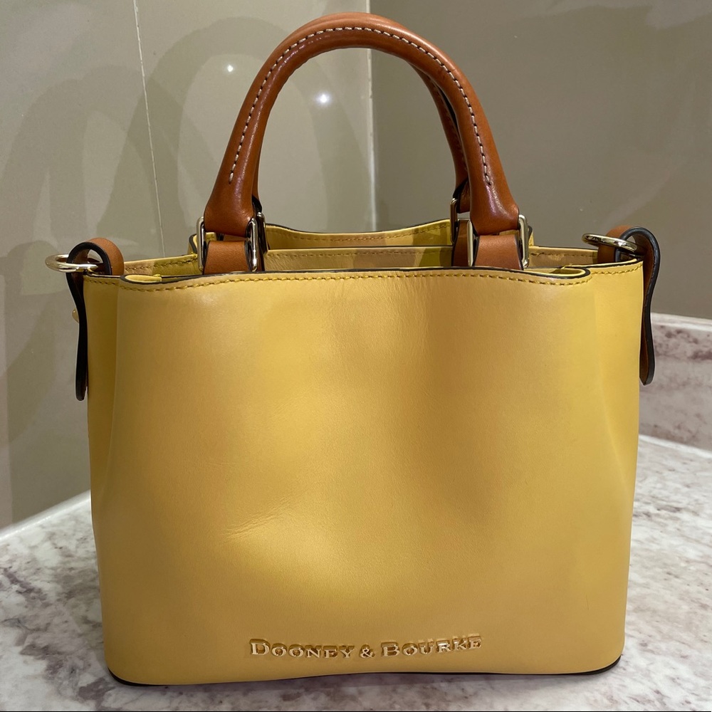 Dooney & Bourke mini Barlow bucket. Color Danelion